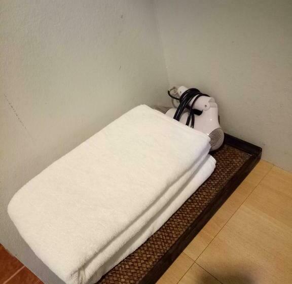 标准间, Baan Jaru