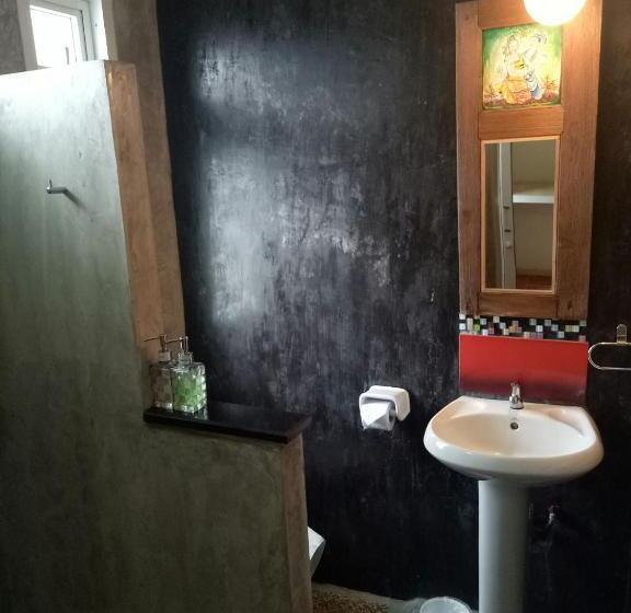 标准间, Baan Jaru