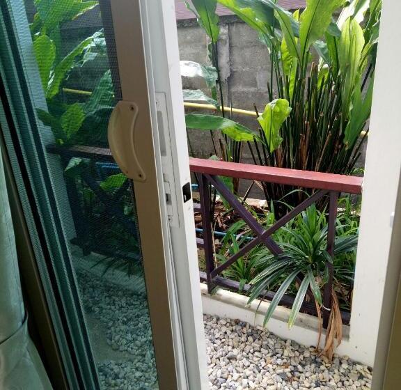 标准间, Baan Jaru