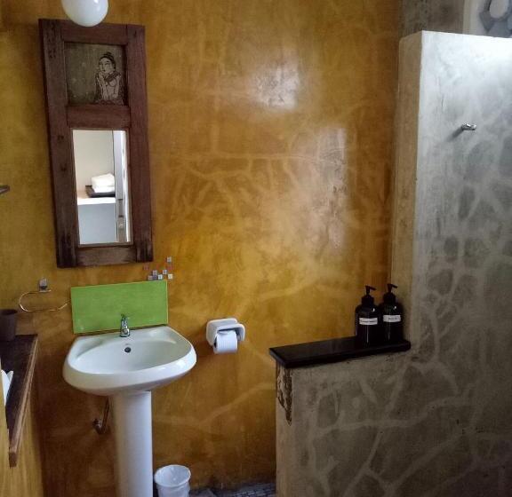 اتاق سوپریور, Baan Jaru