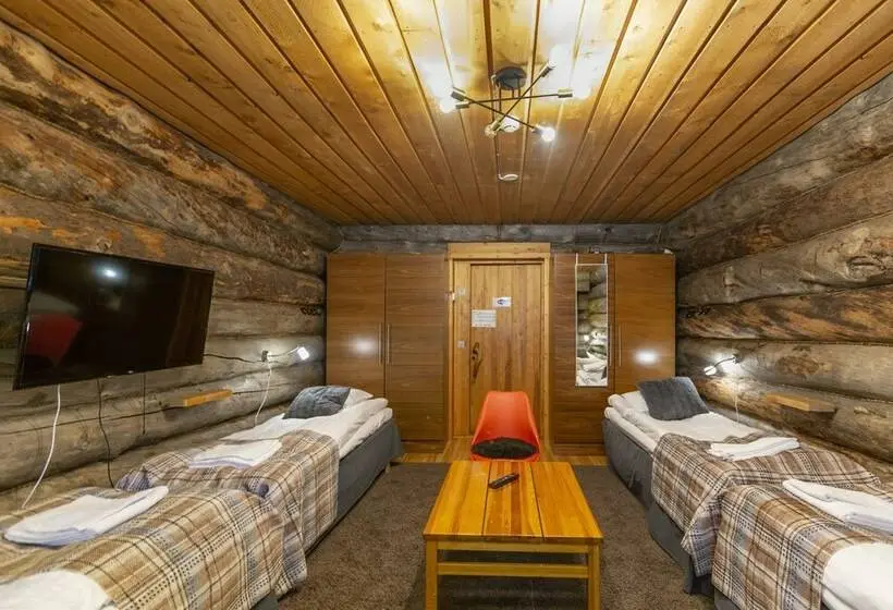 Standard Neljän Hengen Huone Jaettu Kylpyhuone, Kuukkeli Log Houses Aurora Resort