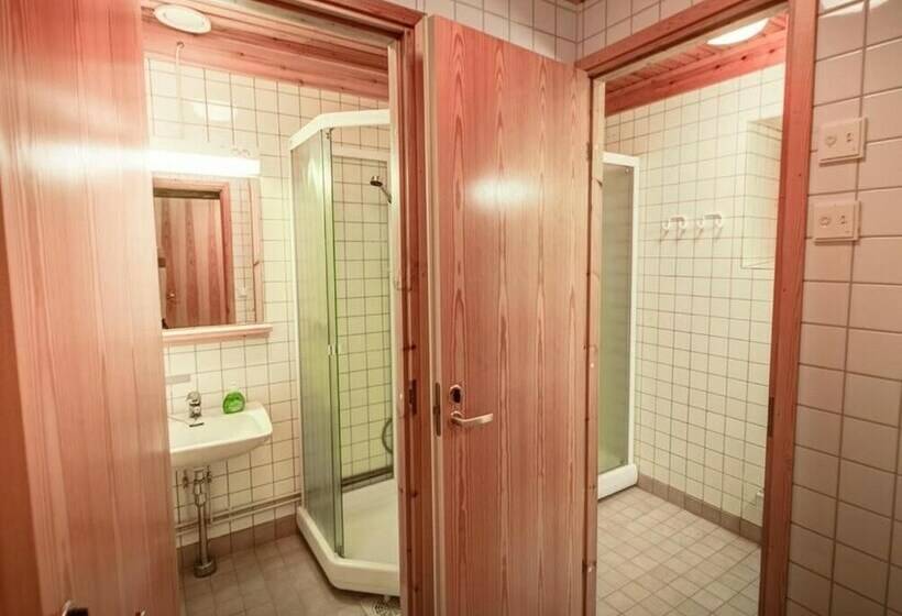 스탠다드 4인용 룸 공용 욕실, Kuukkeli Log Houses Aurora Resort