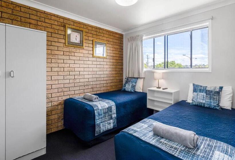 חדר משפחתי, Leichhardt Motor Inn