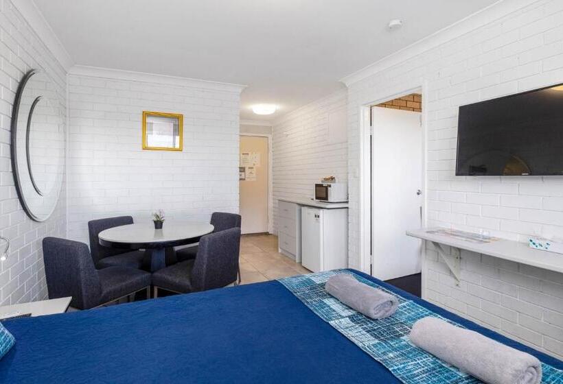 חדר משפחתי, Leichhardt Motor Inn
