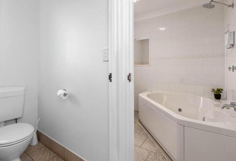 מיטת קינג בסוויטה, Leichhardt Motor Inn