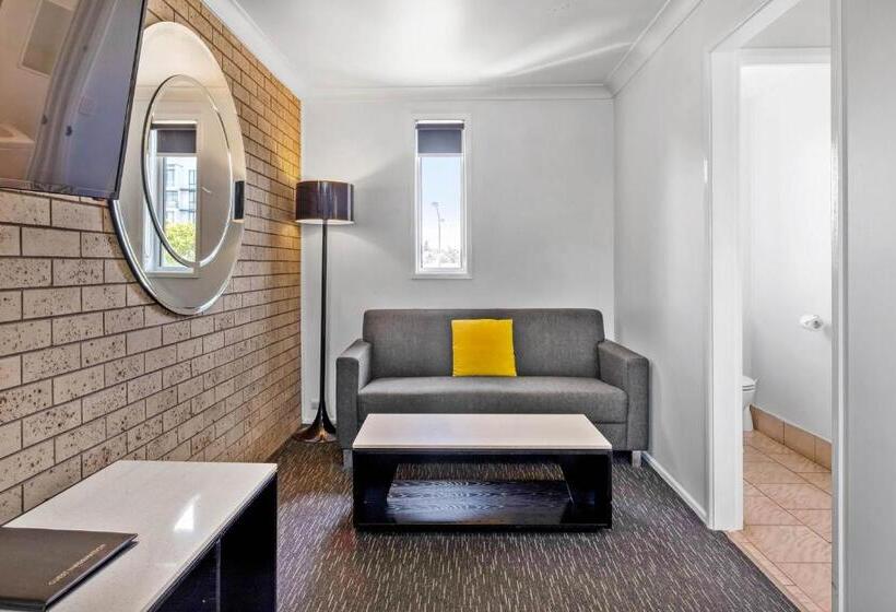 سوئیت با تخت بزرگ, Leichhardt Motor Inn