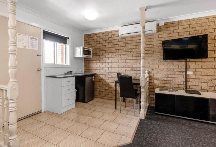 מיטת קינג בסוויטה, Leichhardt Motor Inn