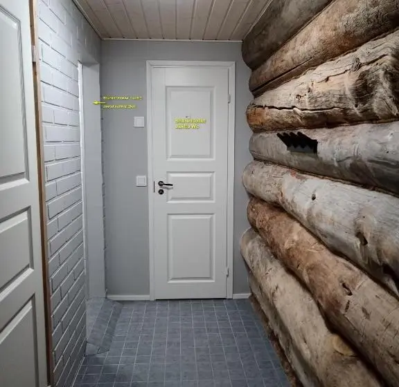 Standard Neljän Hengen Huone Jaettu Kylpyhuone, Kuukkeli Log Houses Aurora Resort