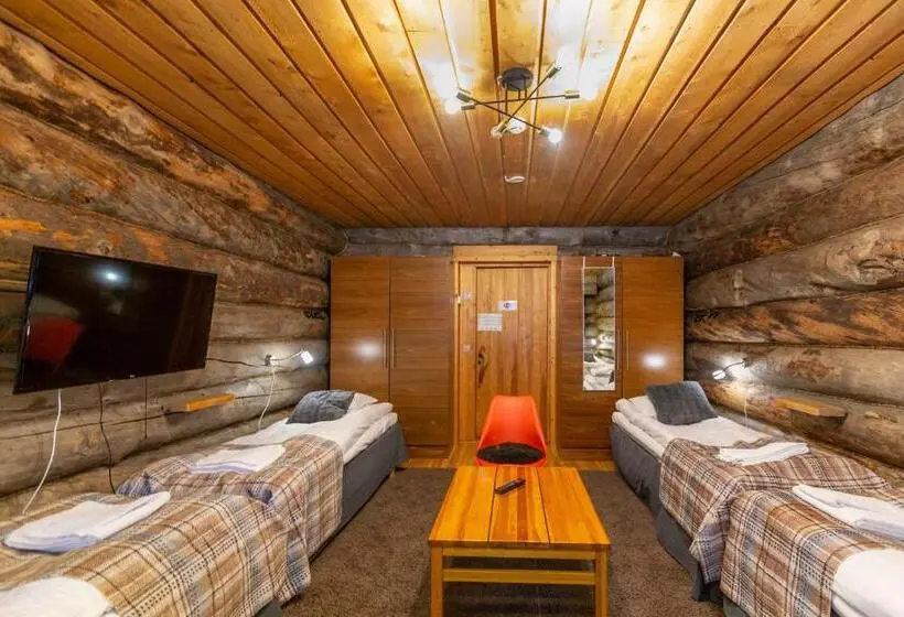 Standard Neljän Hengen Huone Jaettu Kylpyhuone, Kuukkeli Log Houses Aurora Resort
