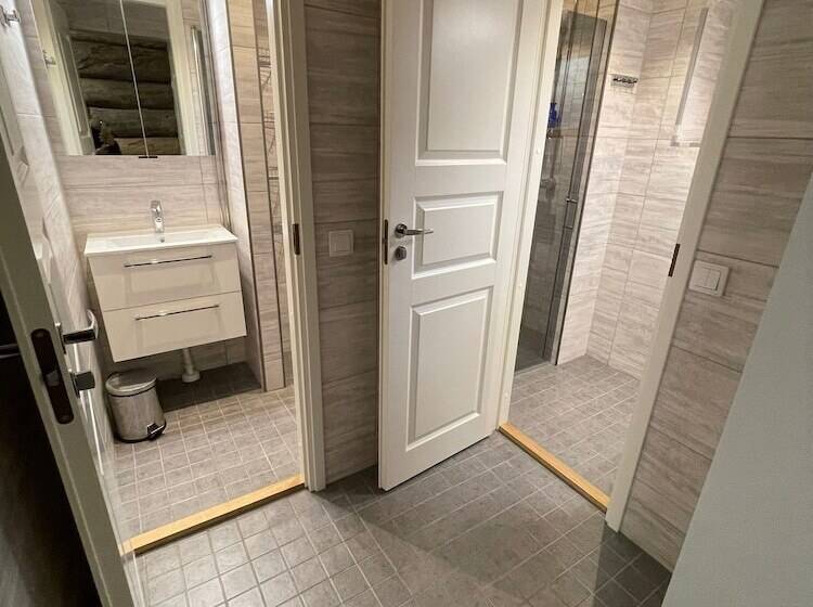 스탠다드 트리픔 룸 공동욕실, Kuukkeli Log Houses Aurora Resort