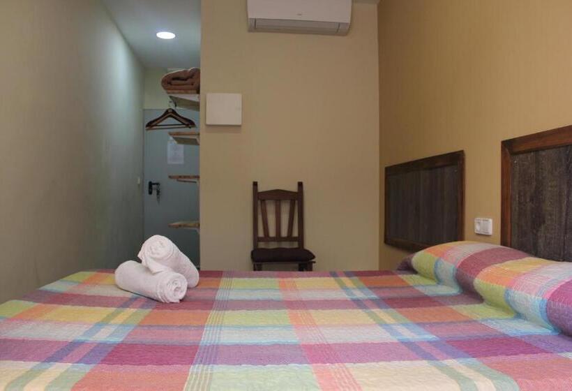 اتاق استاندارد سه نفره, L'Hostalet D'Arenys de Mar