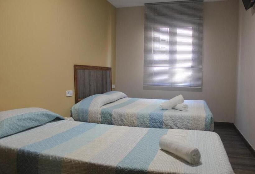 חדר סטנדרט לשלושה, L'Hostalet D'Arenys de Mar