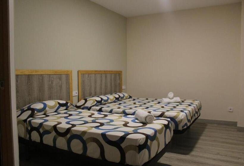 غرفة قياسية ثلاثية, L'Hostalet D'Arenys de Mar