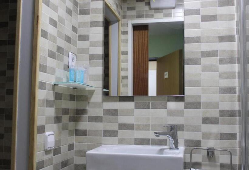 חדר סטנדרט לשלושה, L'Hostalet D'Arenys de Mar