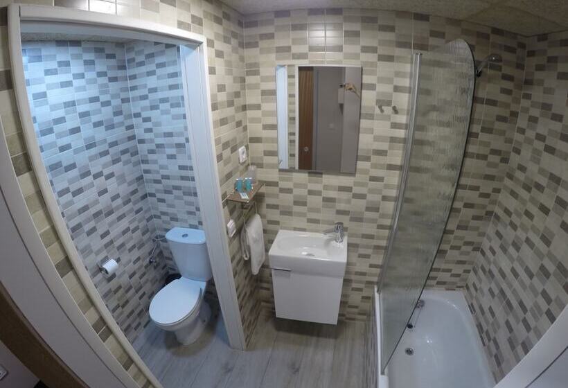 חדר סטנדרט לשלושה, L'Hostalet D'Arenys de Mar