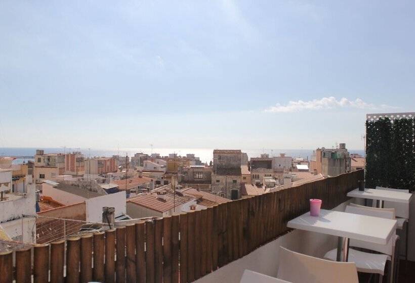 غرفة قياسية ثلاثية, L'Hostalet D'Arenys de Mar