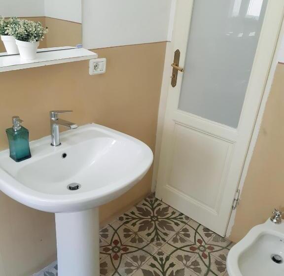 اتاق استاندارد با تختخواب دوطبقه و حمام مشترک, L Aranceto&stilnovo