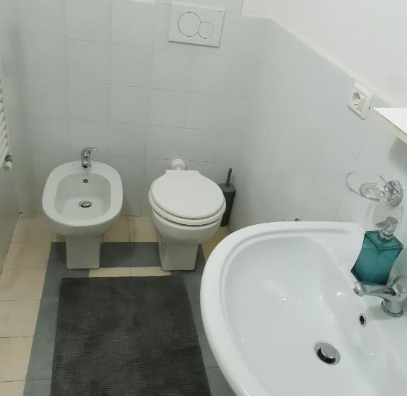 اتاق استاندارد با سرویس بهداشتی مشترک, L Aranceto&stilnovo