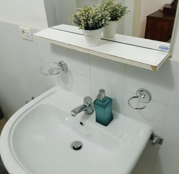 اتاق استاندارد با سرویس بهداشتی مشترک, L Aranceto&stilnovo