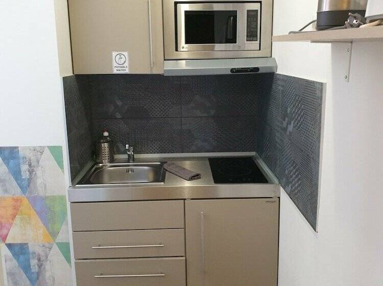 Escritório Estándar, Amber Terrace Studio