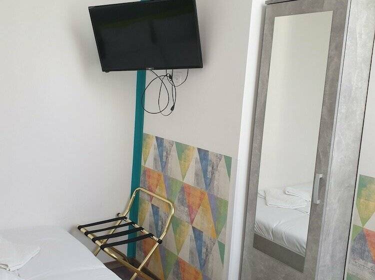 Escritório Estándar, Amber Terrace Studio