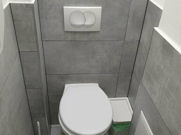 Escritório Estándar, Amber Terrace Studio