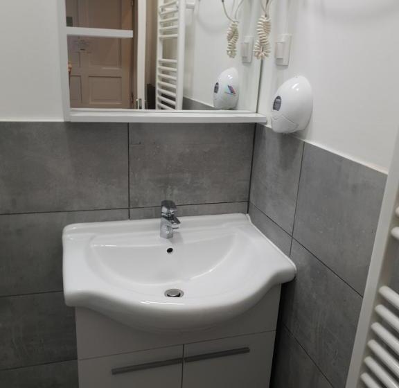 Escritório Basic, Amber Terrace Studio