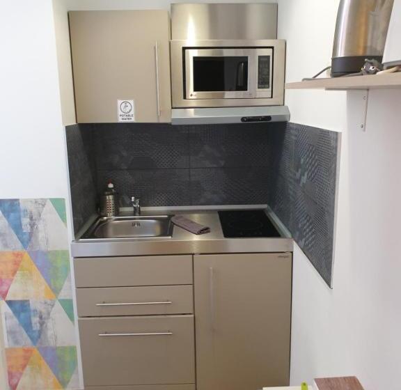 Escritório Basic, Amber Terrace Studio