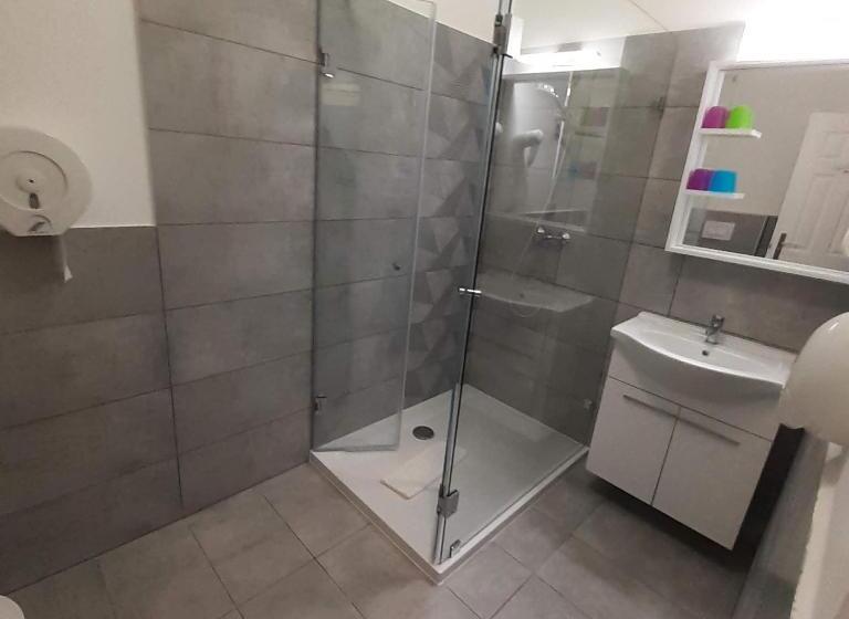 Escritório Estándar, Amber Terrace Studio