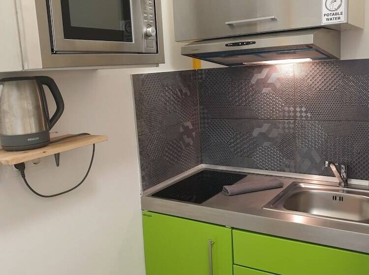 Escritório Estándar, Amber Terrace Studio