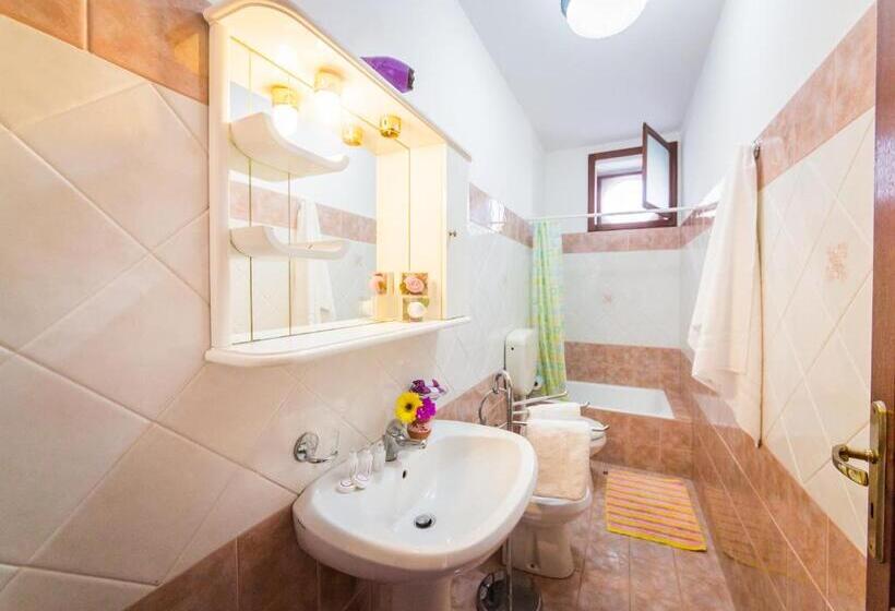 컴포트 트리플 룸, Casa Papiro