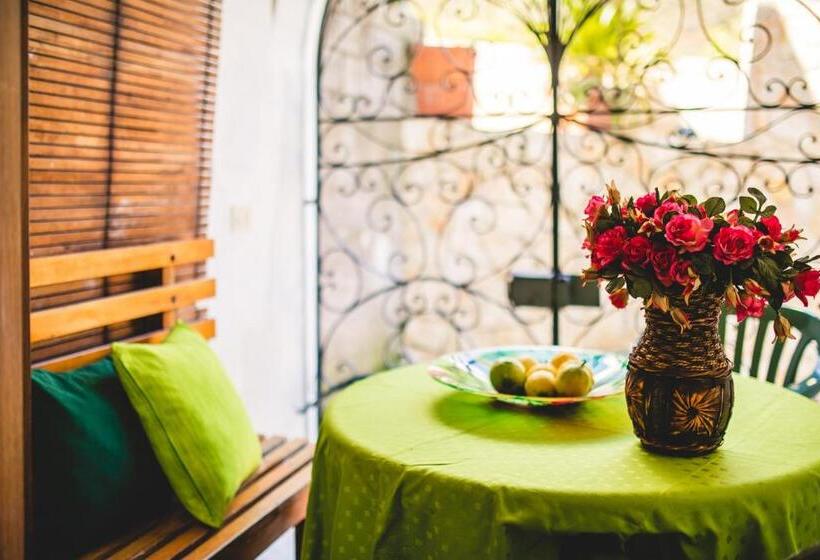 컴포트 트리플 룸, Casa Papiro