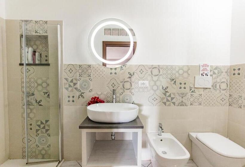 آپارتمان خانوادگی, Casa Papiro