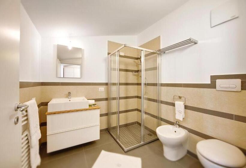 استودیوی لوکس, Residence Dei Viali