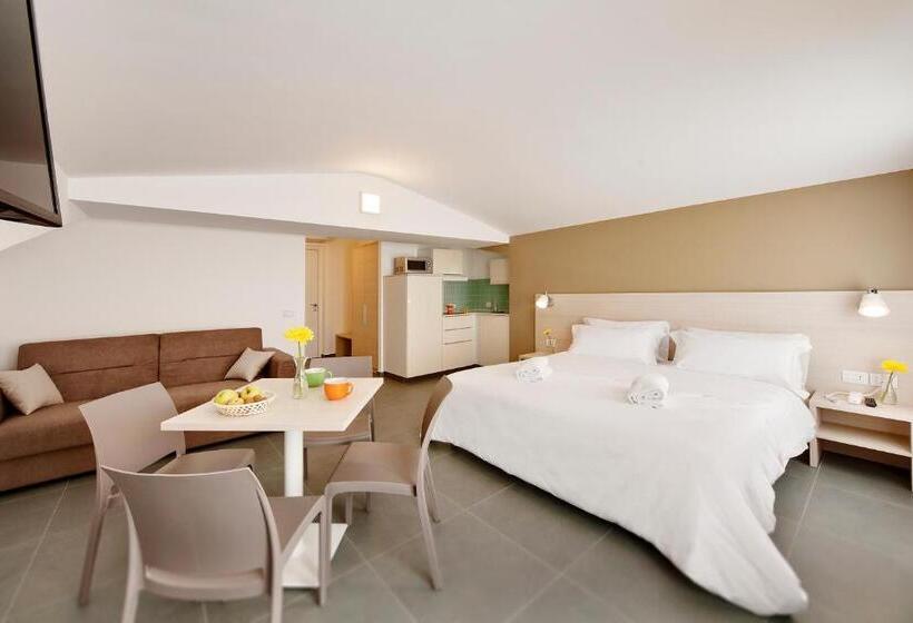 استودیوی لوکس, Residence Dei Viali