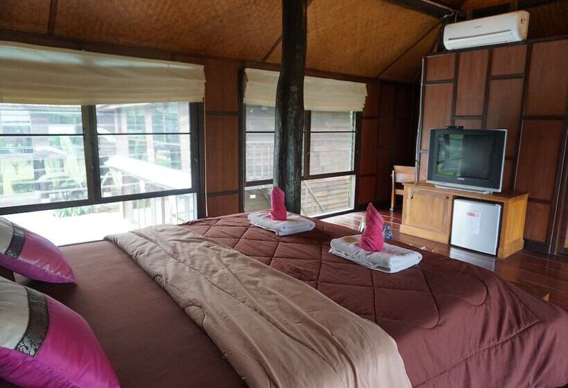 Номер Deluxe Вид на Бассейн, Banyen Villa