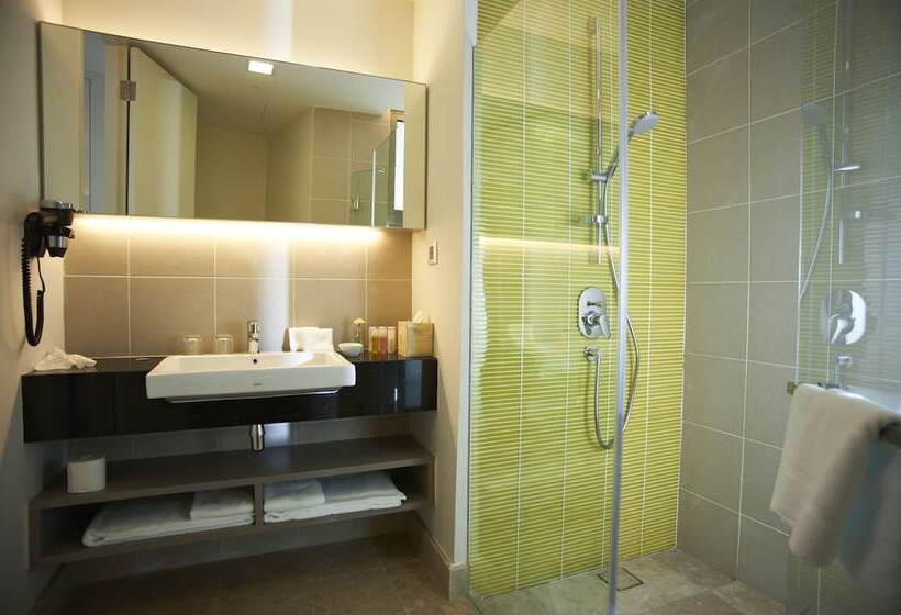 ファミリーステューディオ, The Signature Hotel & Serviced Suites Kuala Lumpur