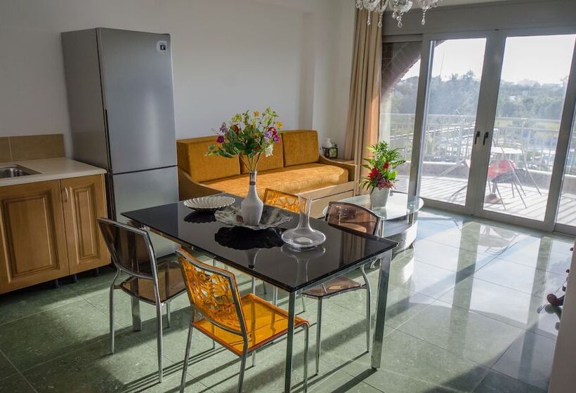 סוויטת דלוקס 3 חדרים, Ionion Star