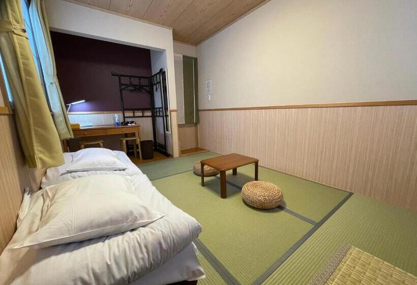 اتاق اکونومی, Guesthouse Oc