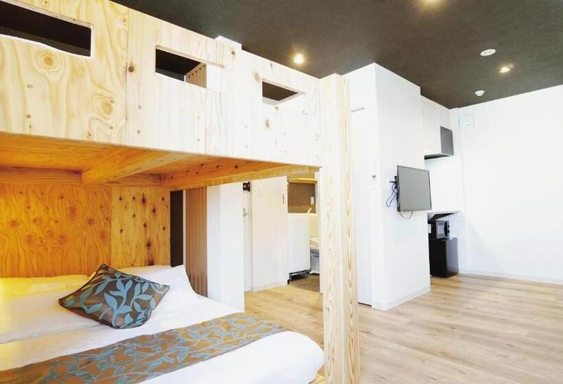 غرفة قياسية رباعية, Poly Hostel Osaka