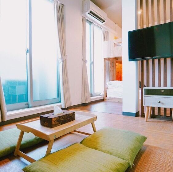 غرفة عائلية, Poly Hostel Osaka