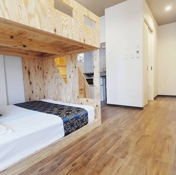 غرفة عائلية, Poly Hostel Osaka