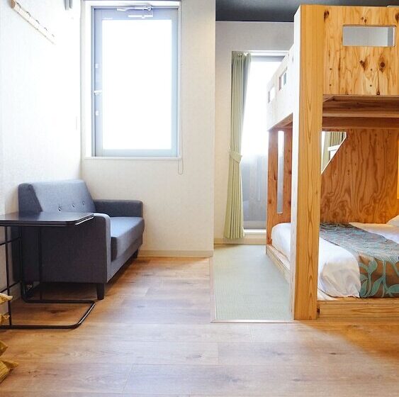 غرفة عائلية, Poly Hostel Osaka