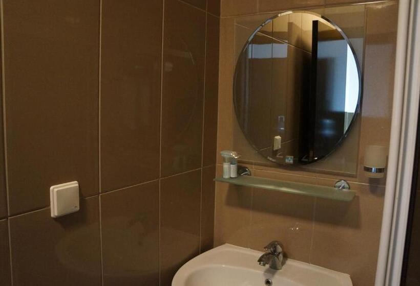 اتاق عادی, Aviation