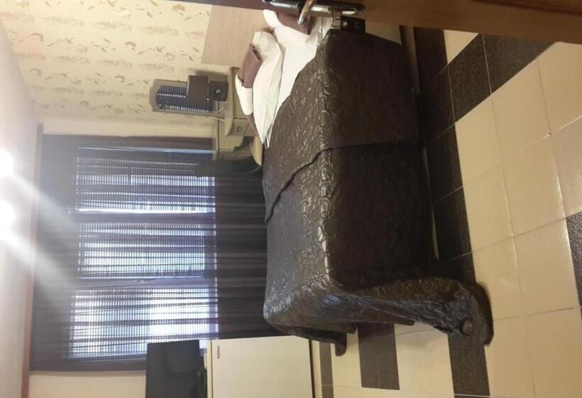 스탠다드 트리플 룸, Family Hotel Kartala