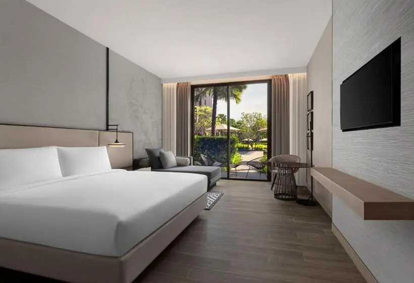 Deluxe Room King Size Bed