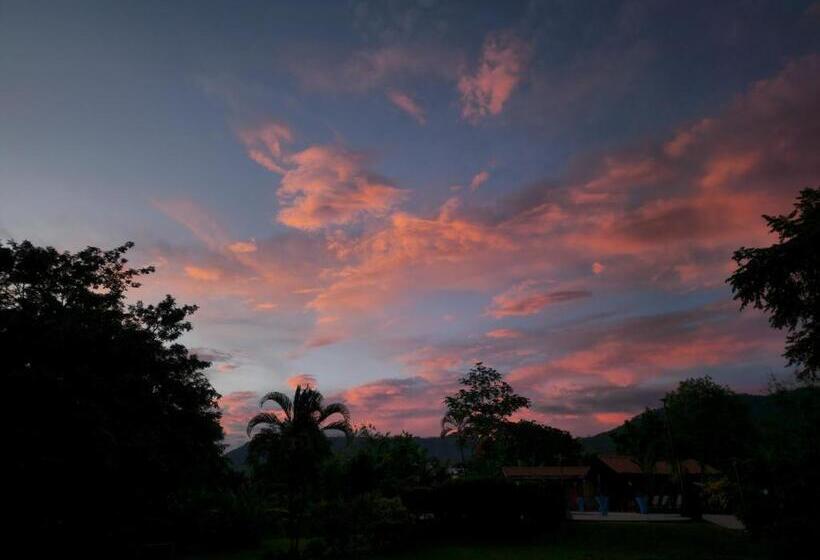 غرفة قياسية ثلاثية مزودة بشرفة, Canto De Ballenas