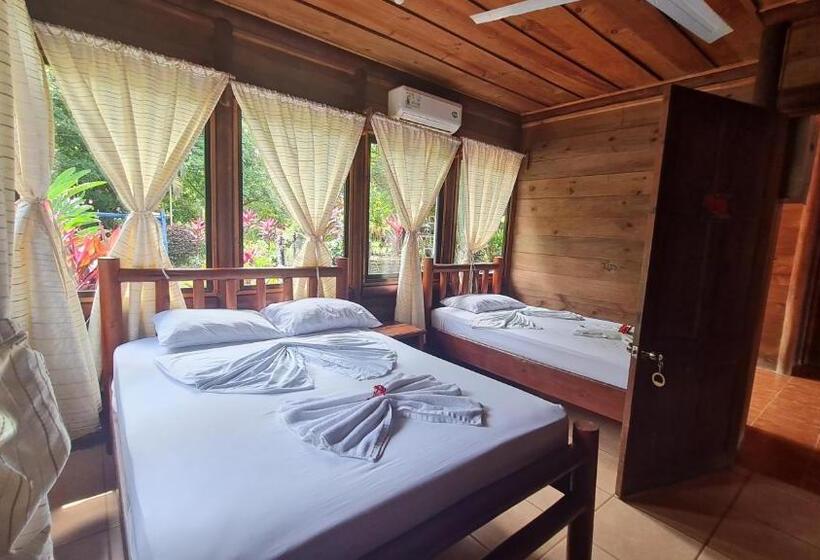 غرفة قياسية ثلاثية مزودة بشرفة, Canto De Ballenas