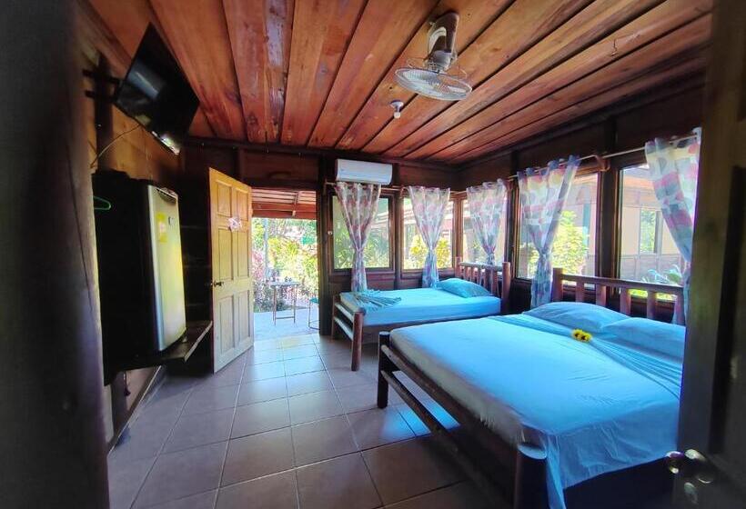 غرفة قياسية رباعية مزودة بشُرفة, Canto De Ballenas