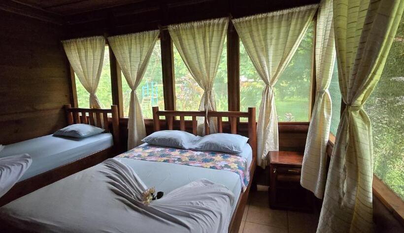 غرفه قياسيه سريرين مزدوجين, Canto De Ballenas